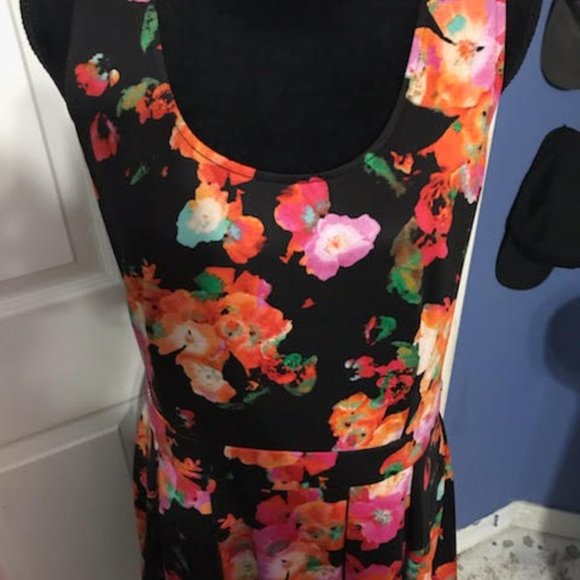 DRESS - Picture 2 of 5